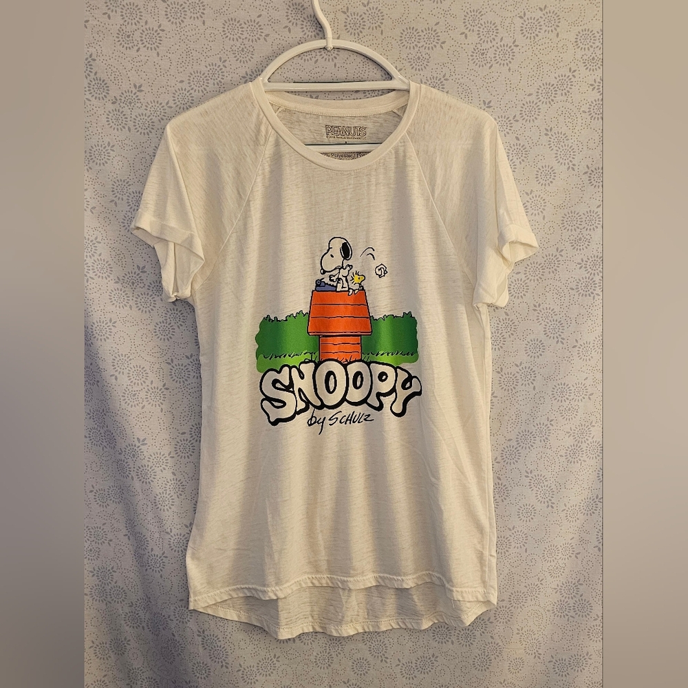 ✨️ Snoopy T-shirt ~ Juniors Large/ White